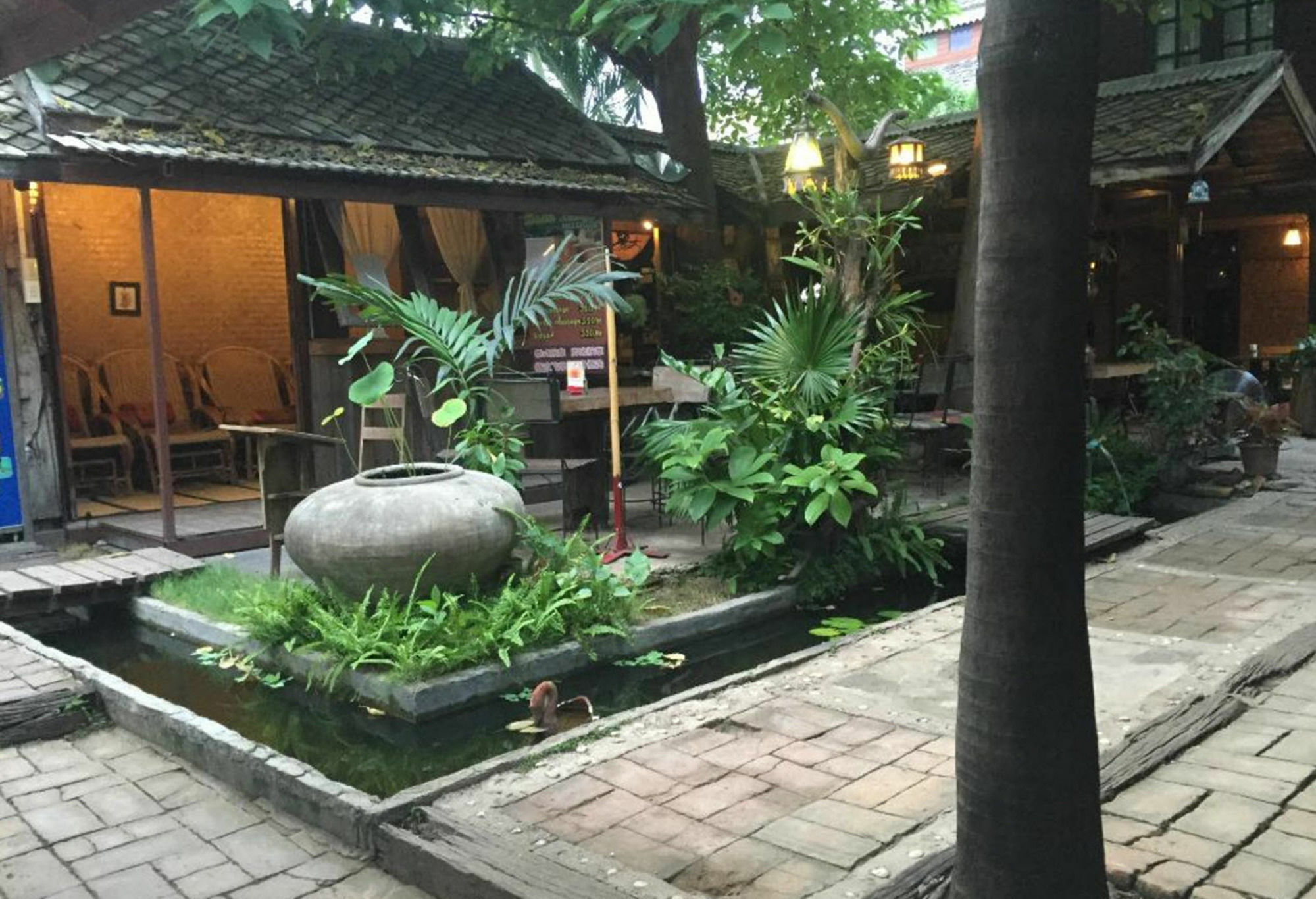 Baanlansa Bed&Bar Hotel Чиангмай Екстериор снимка